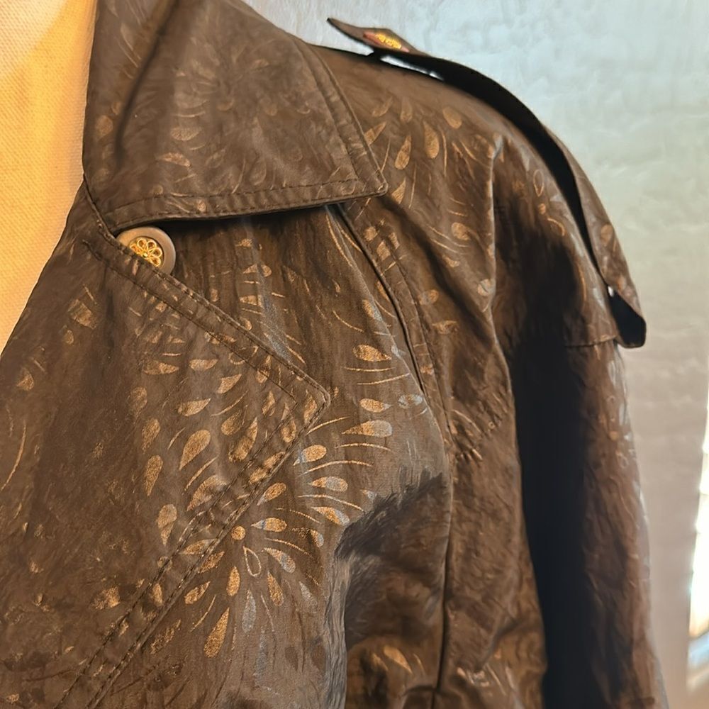 Like new Portrait vintage rain coat - Picture 2 of 11